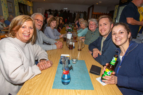 Esra Limbacher mit Familie

